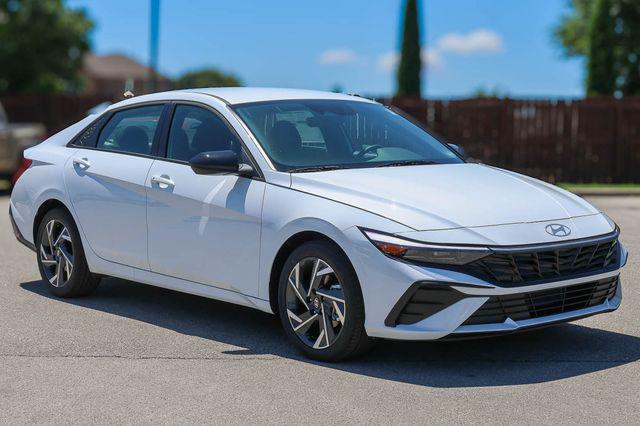 2026 Hyundai Elantra 2.0 SEL Sport IVT's photo