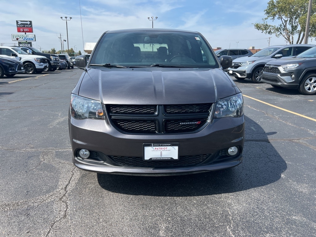 Used 2019 Dodge Grand Caravan SXT with VIN 2C4RDGCG0KR586480 for sale in Davenport, IA