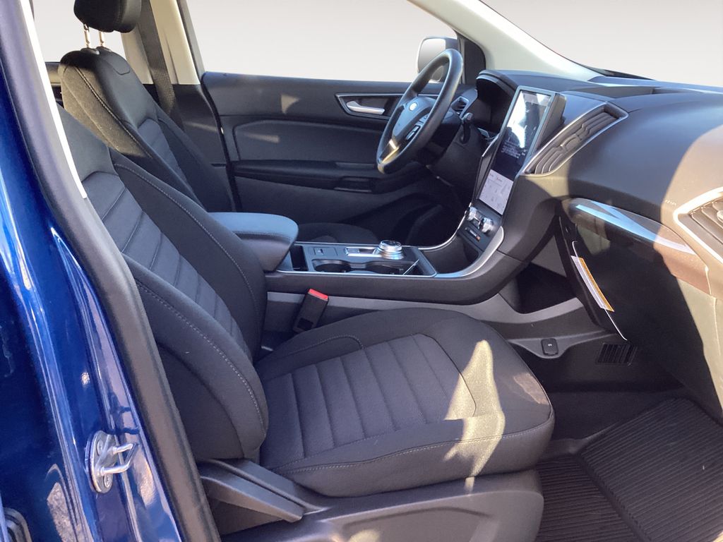 2024 Ford Edge SE photo 3