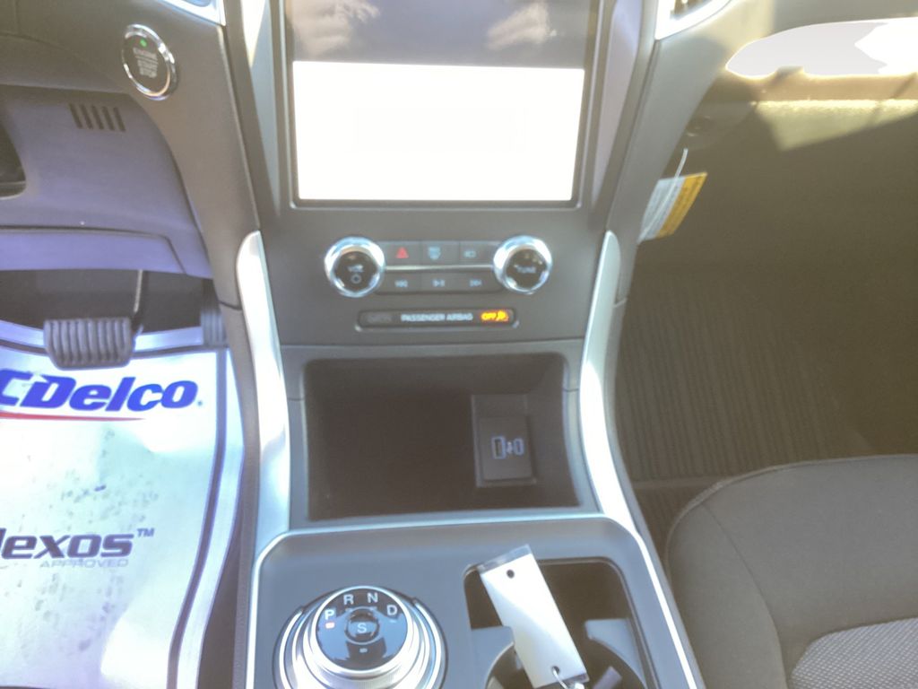 2024 Ford Edge SE photo 2