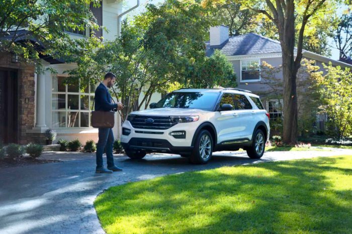 Ford Car in Driveway.jpg