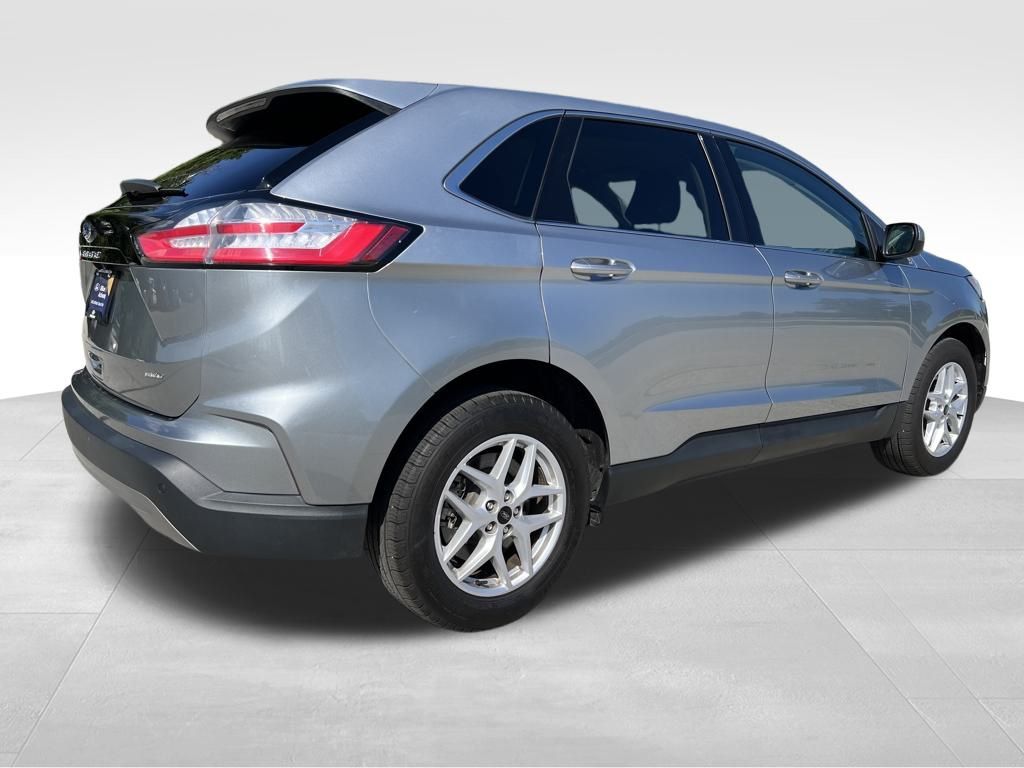 2024 Ford Edge SEL photo 2