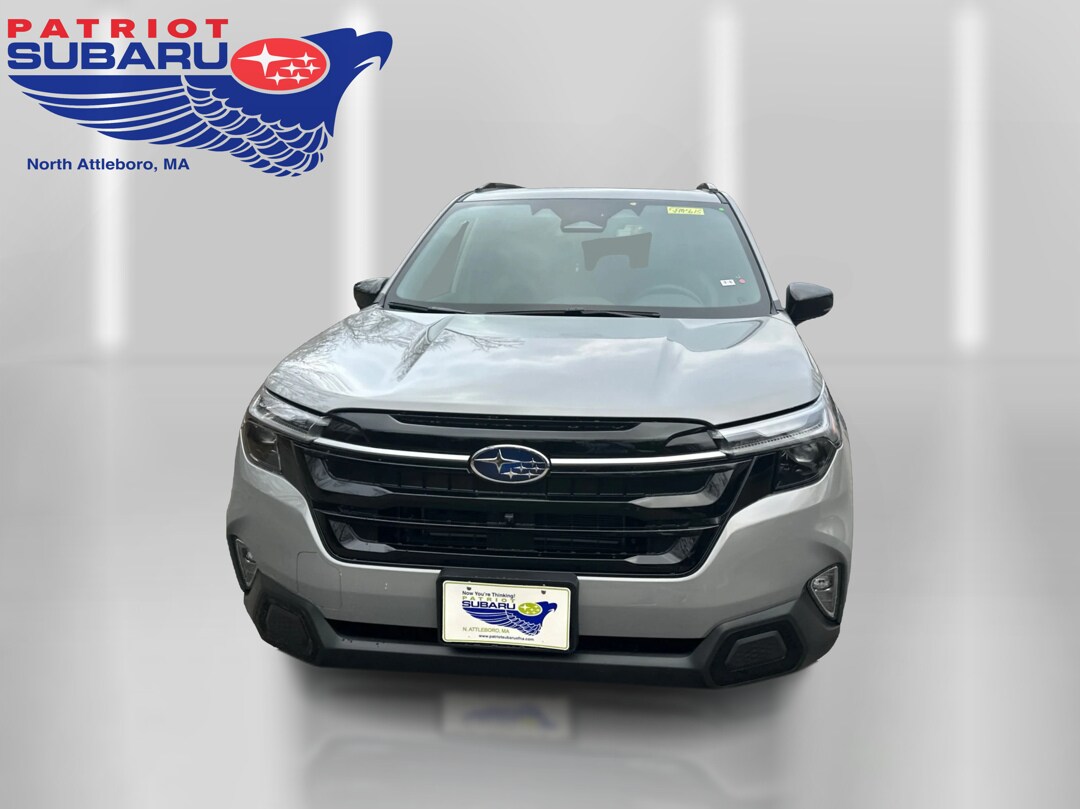 2025 Subaru Forester Touring photo 3