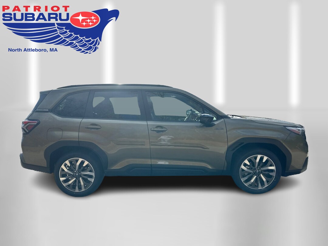 2025 Subaru Forester Touring photo 3