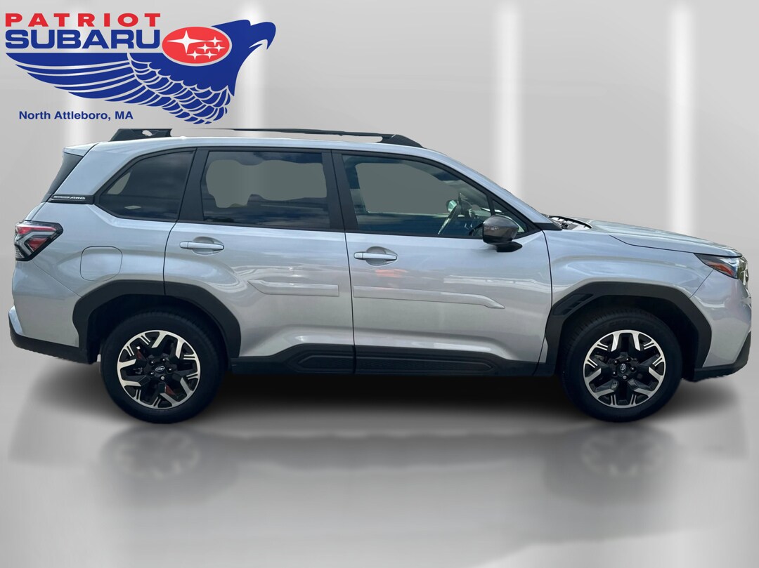 2025 Subaru Forester Premium photo 3