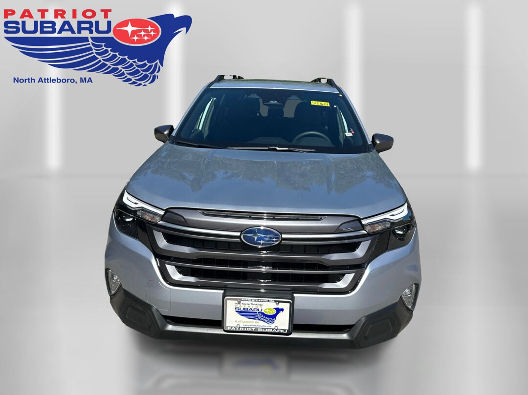 2025 Subaru Forester Premium photo 3