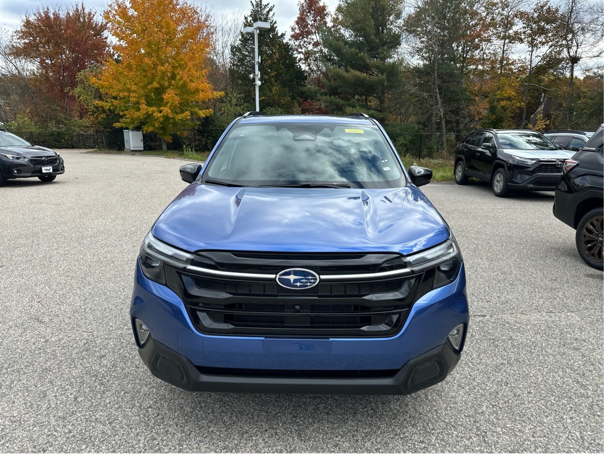 2025 Subaru Forester Touring photo 3