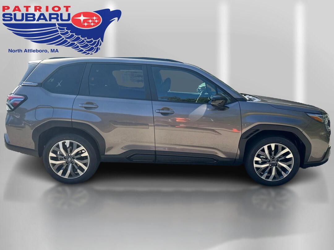 2025 Subaru Forester Touring photo 4
