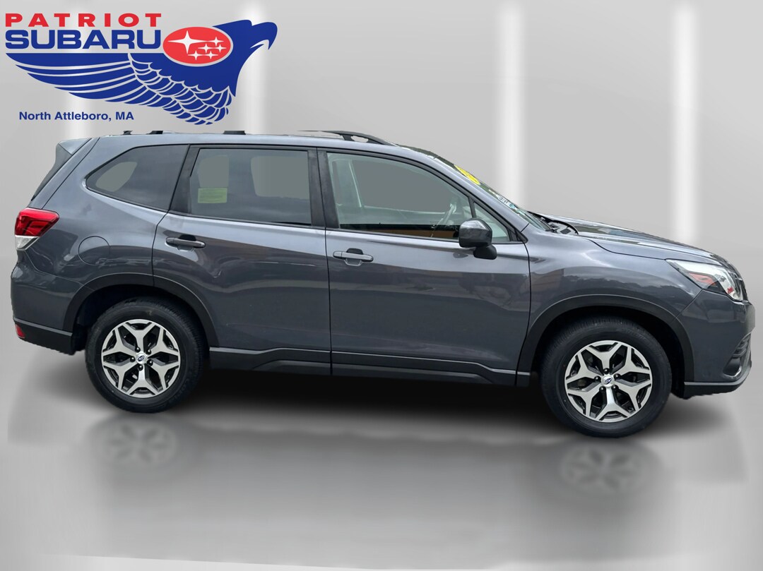 2022 Subaru Forester Premium photo 4