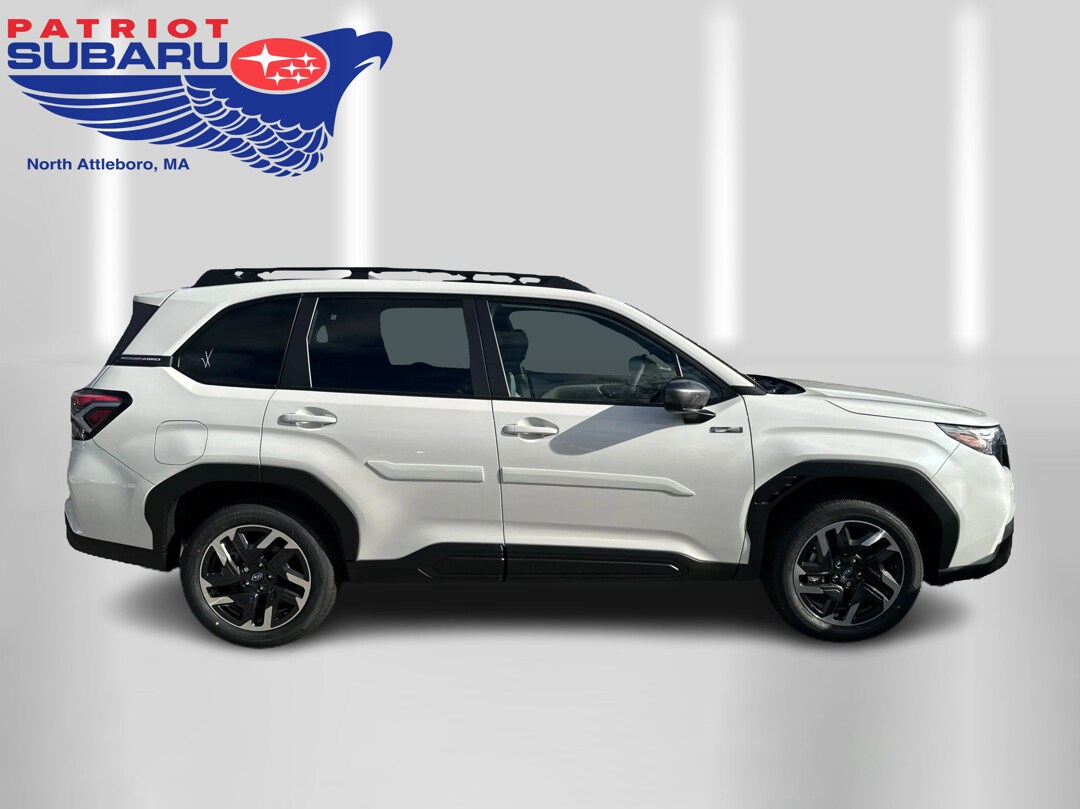 2025 Subaru Forester Premium photo 4