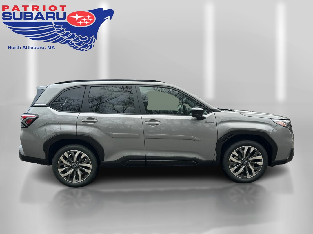 2025 Subaru Forester Touring photo 4