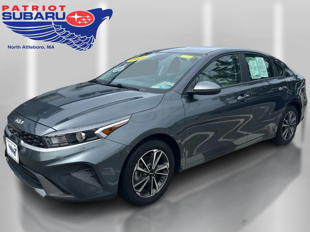 2023 Kia Forte LXS photo 2