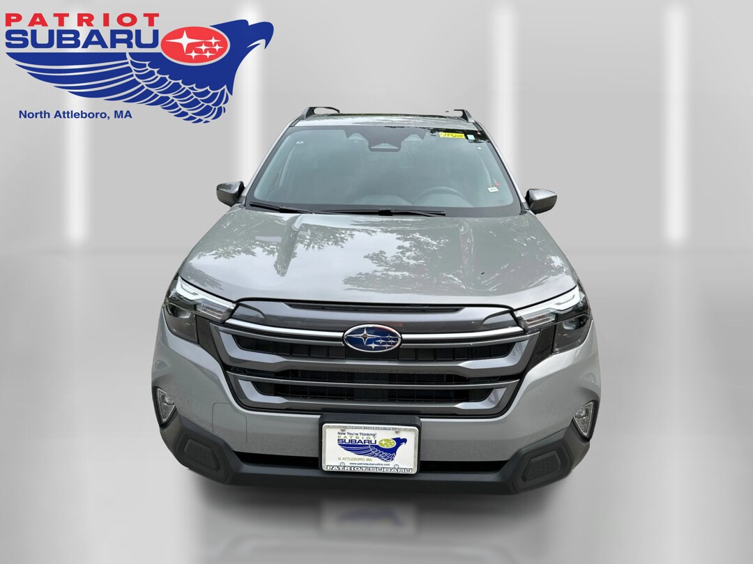 2025 Subaru Forester Premium photo 3