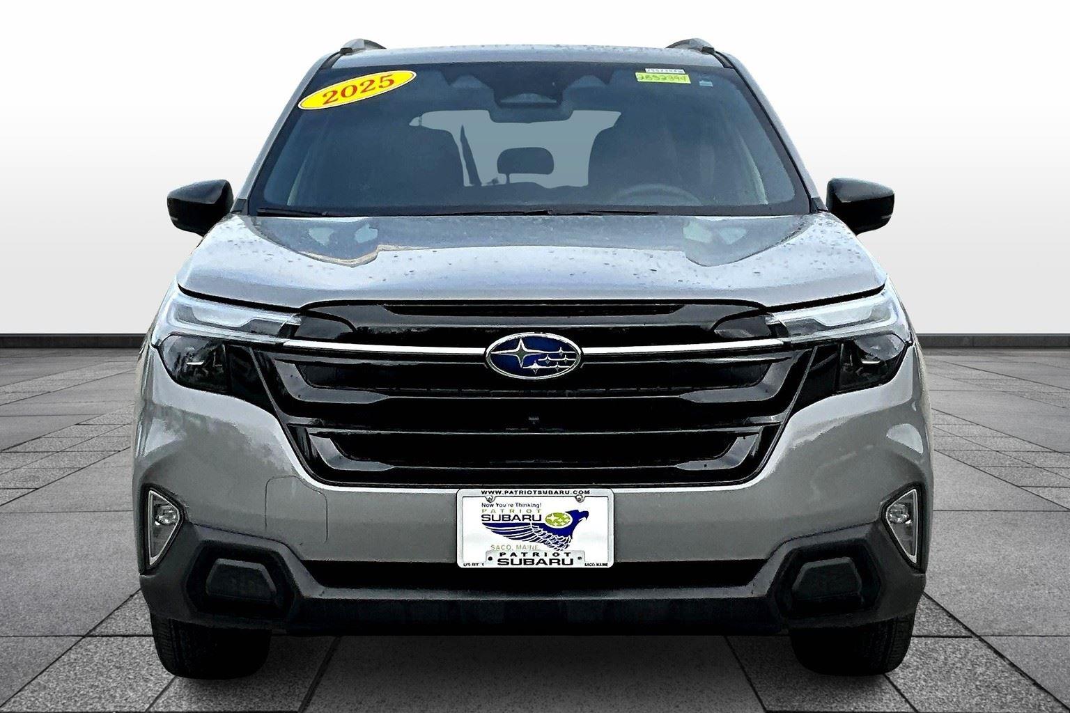 2025 Subaru Forester Touring photo 3