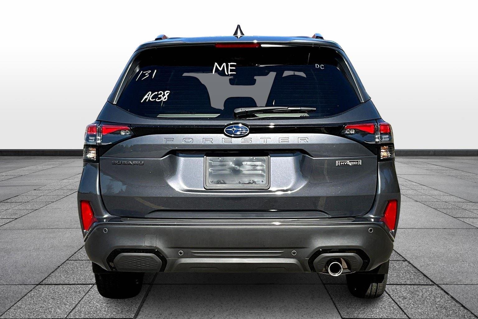 2025 Subaru Forester Touring photo 4