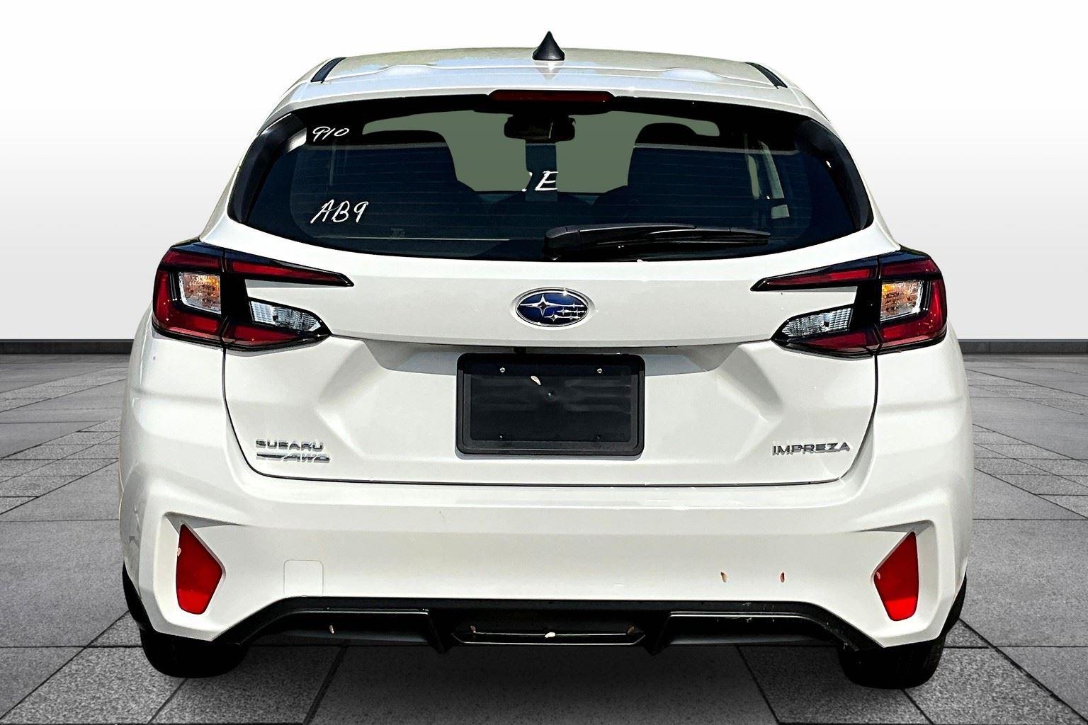 2025 Subaru Impreza Base photo 4