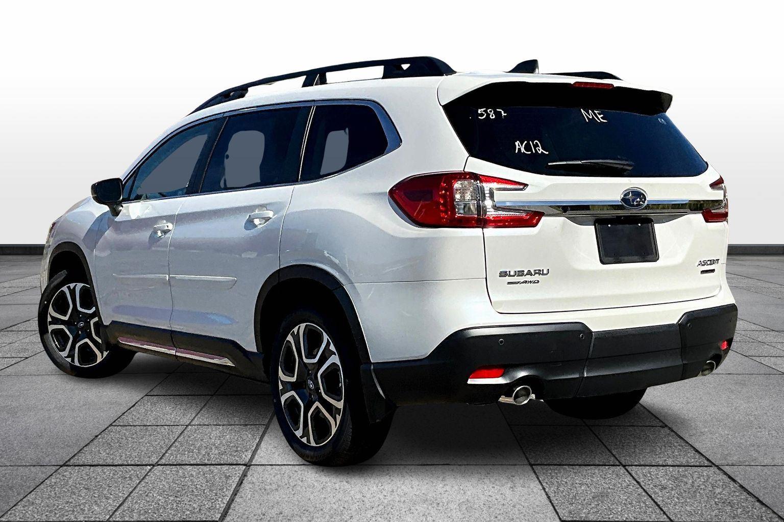 2025 Subaru Ascent Limited photo 3