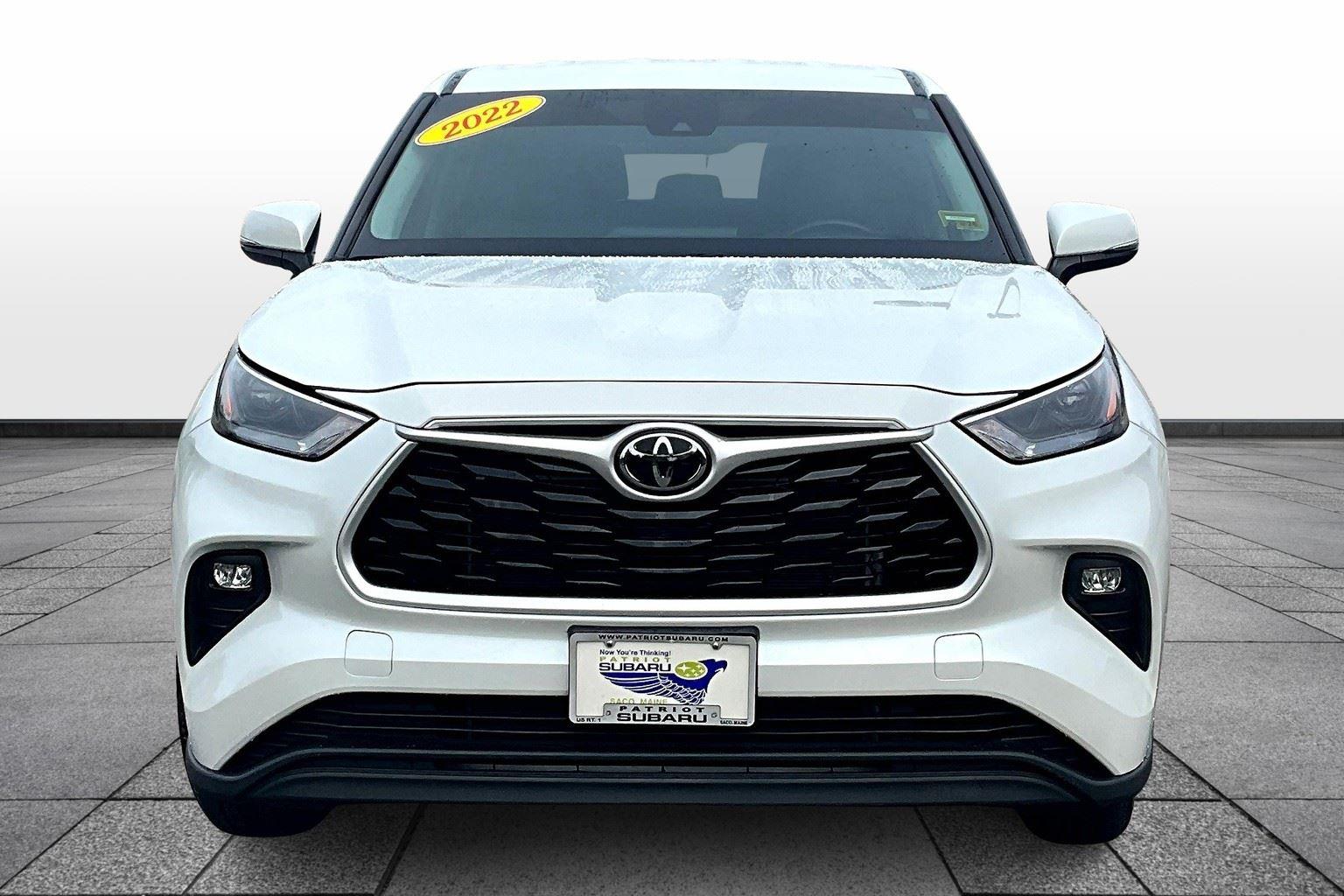 2022 Toyota Highlander LE photo 3