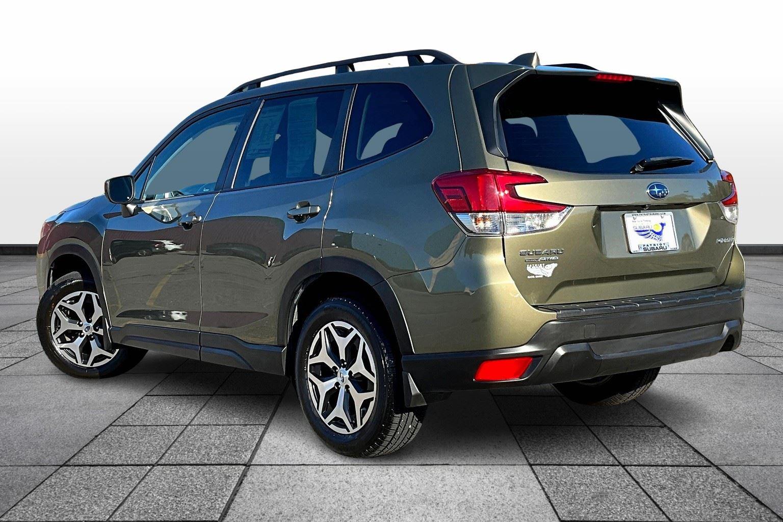 2023 Subaru Forester Premium photo 2