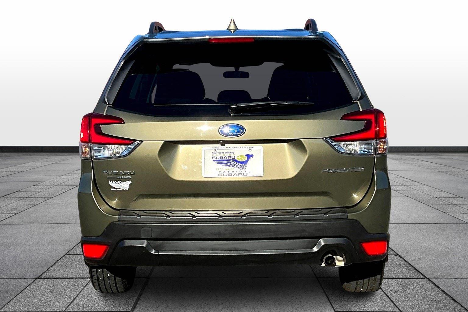 2023 Subaru Forester Premium photo 4