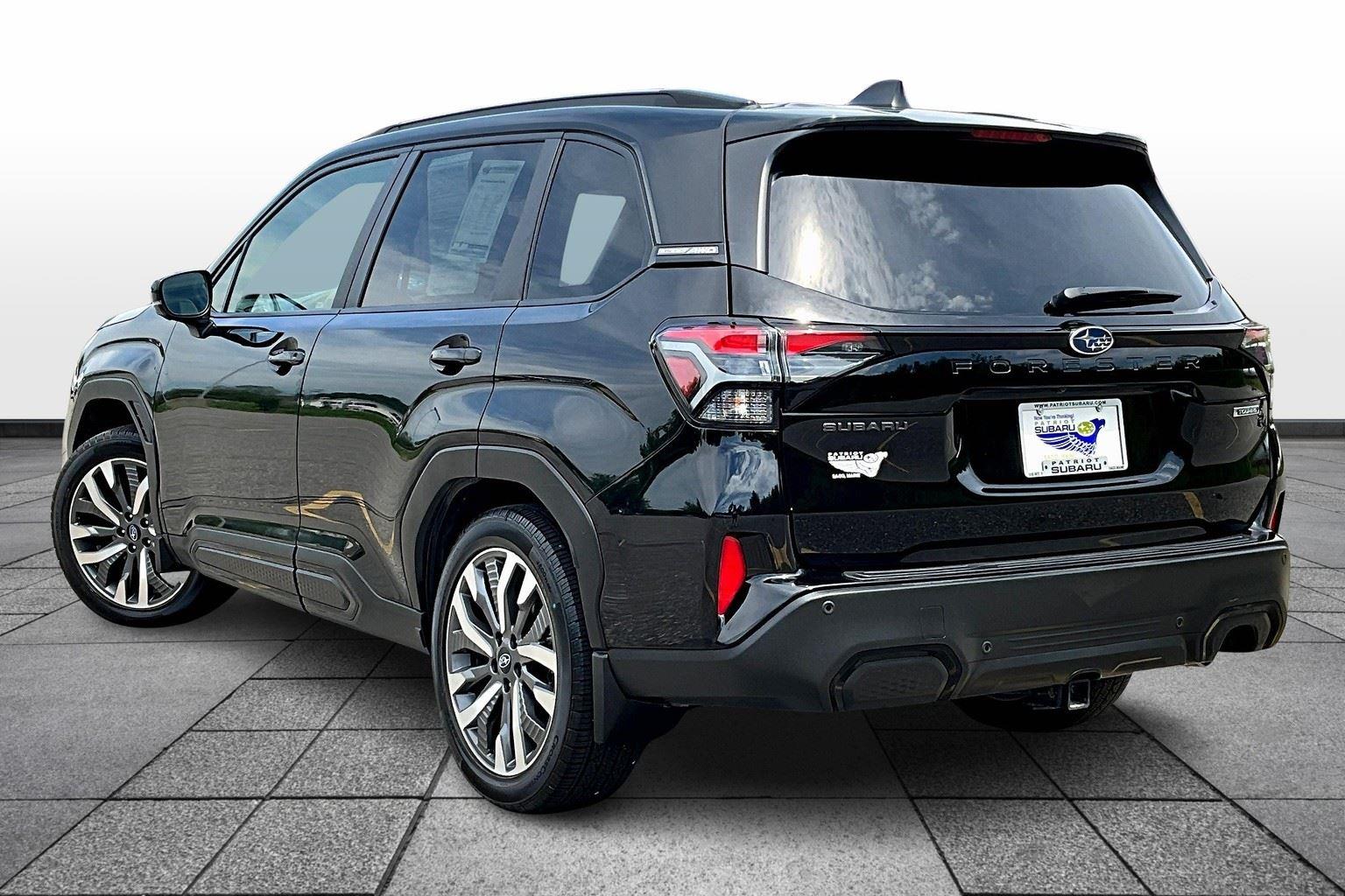 2025 Subaru Forester Touring photo 2