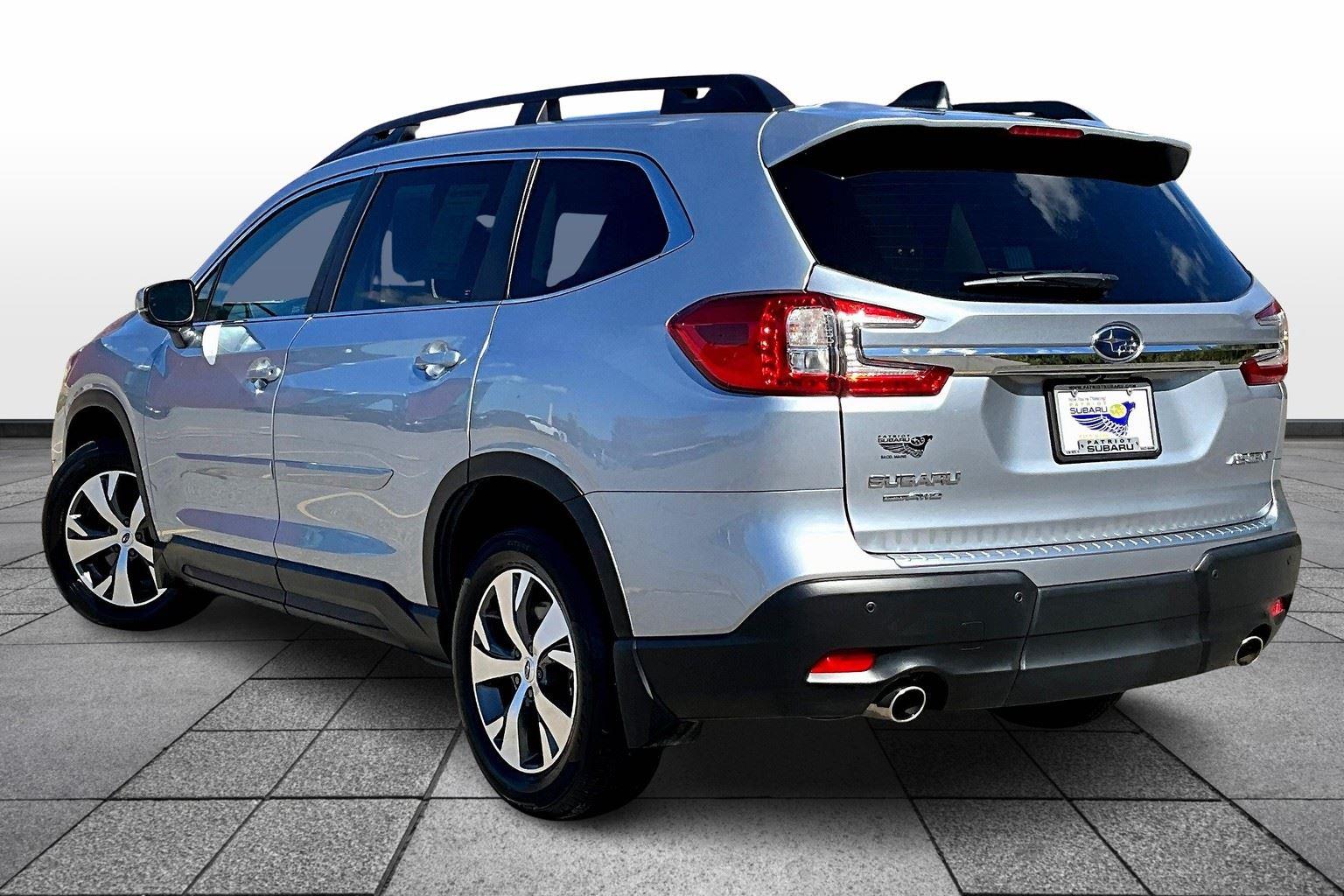 2025 Subaru Ascent Premium photo 2
