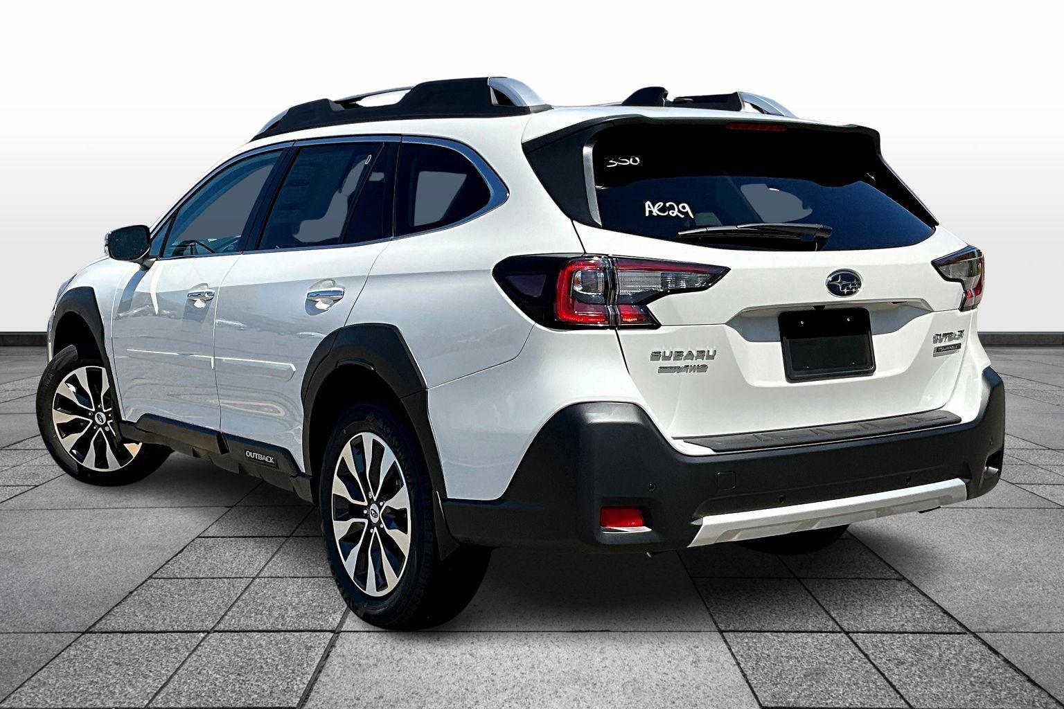 2025 Subaru Outback Touring XT photo 3