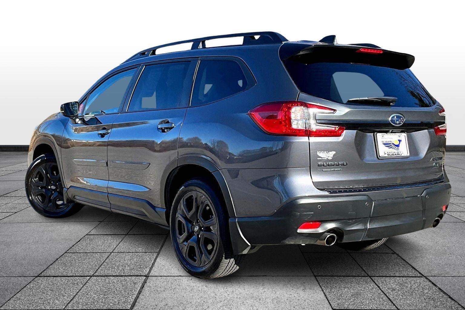 2025 Subaru Ascent Onyx Edition Touring photo 2