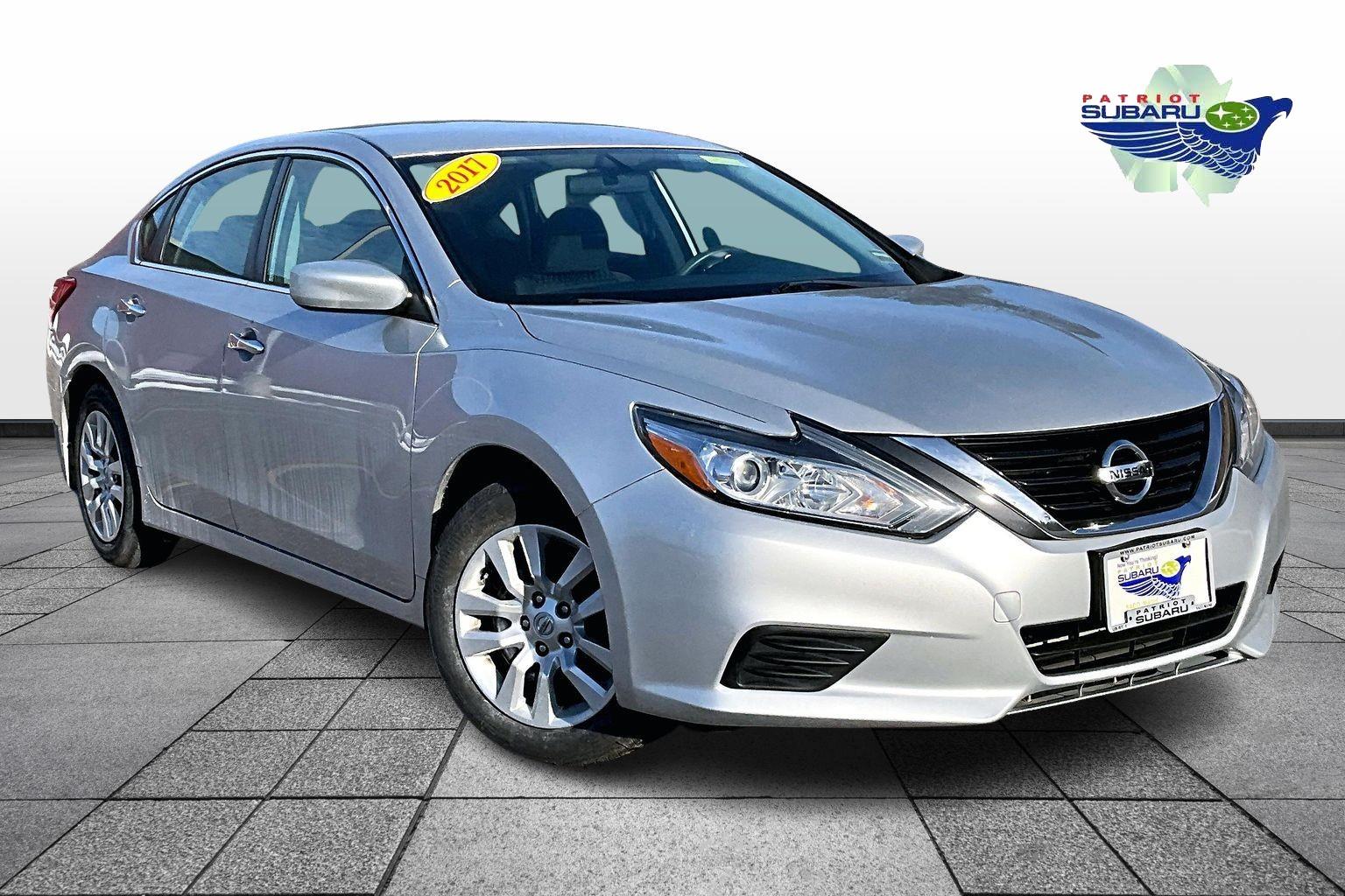 2017 Nissan Altima S's photo