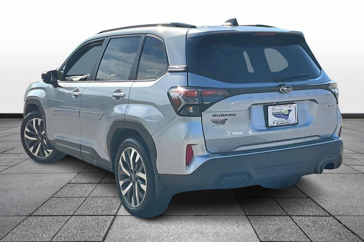 2025 Subaru Forester Touring photo 2