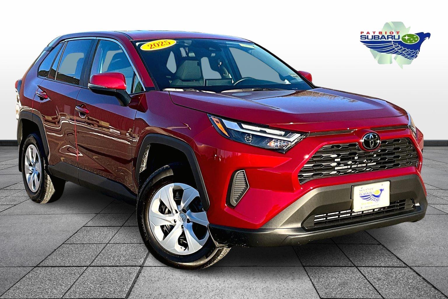 2025 Toyota RAV4 LE's photo