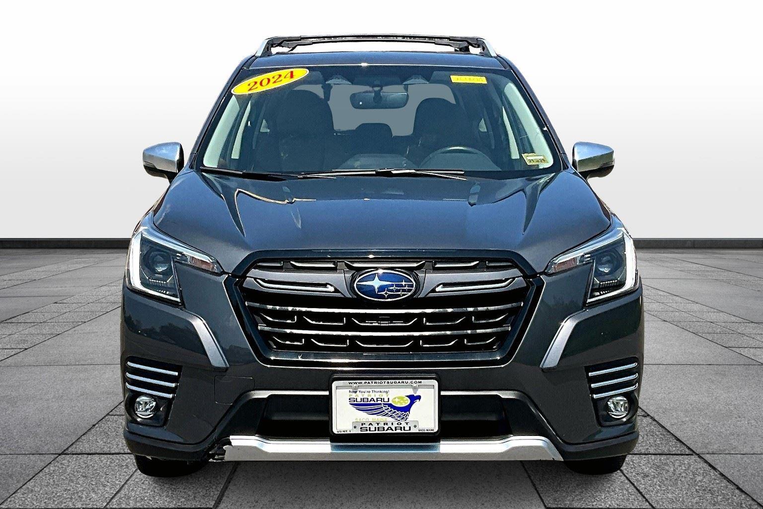 2024 Subaru Forester Touring photo 3