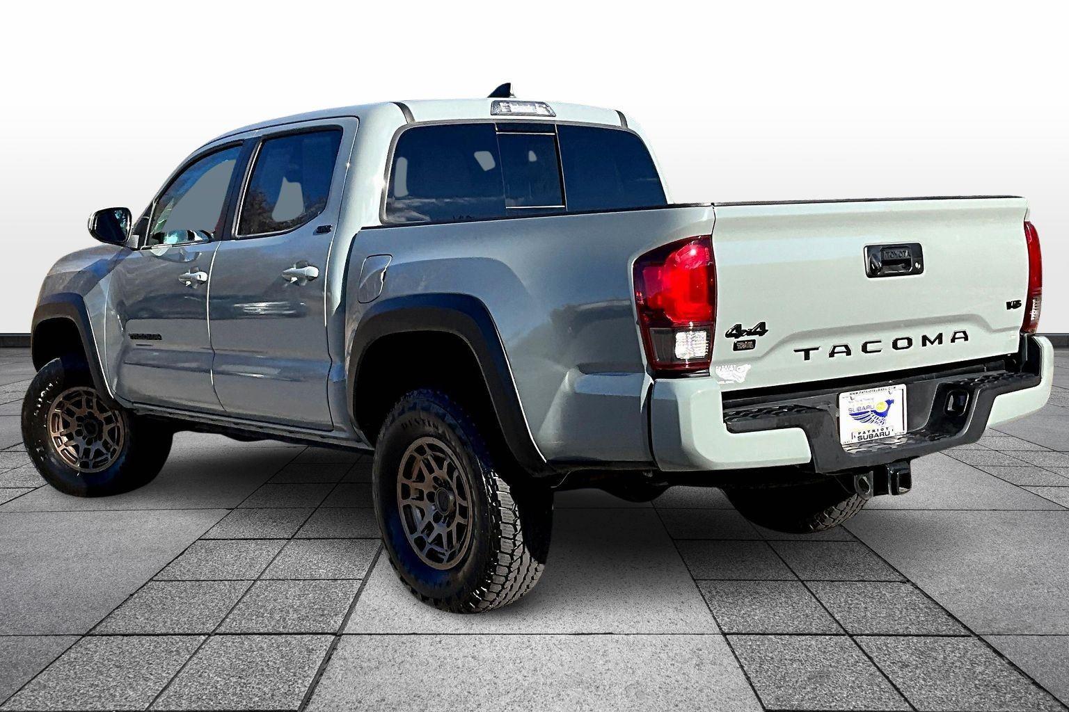2022 Toyota Tacoma SR5 photo 2