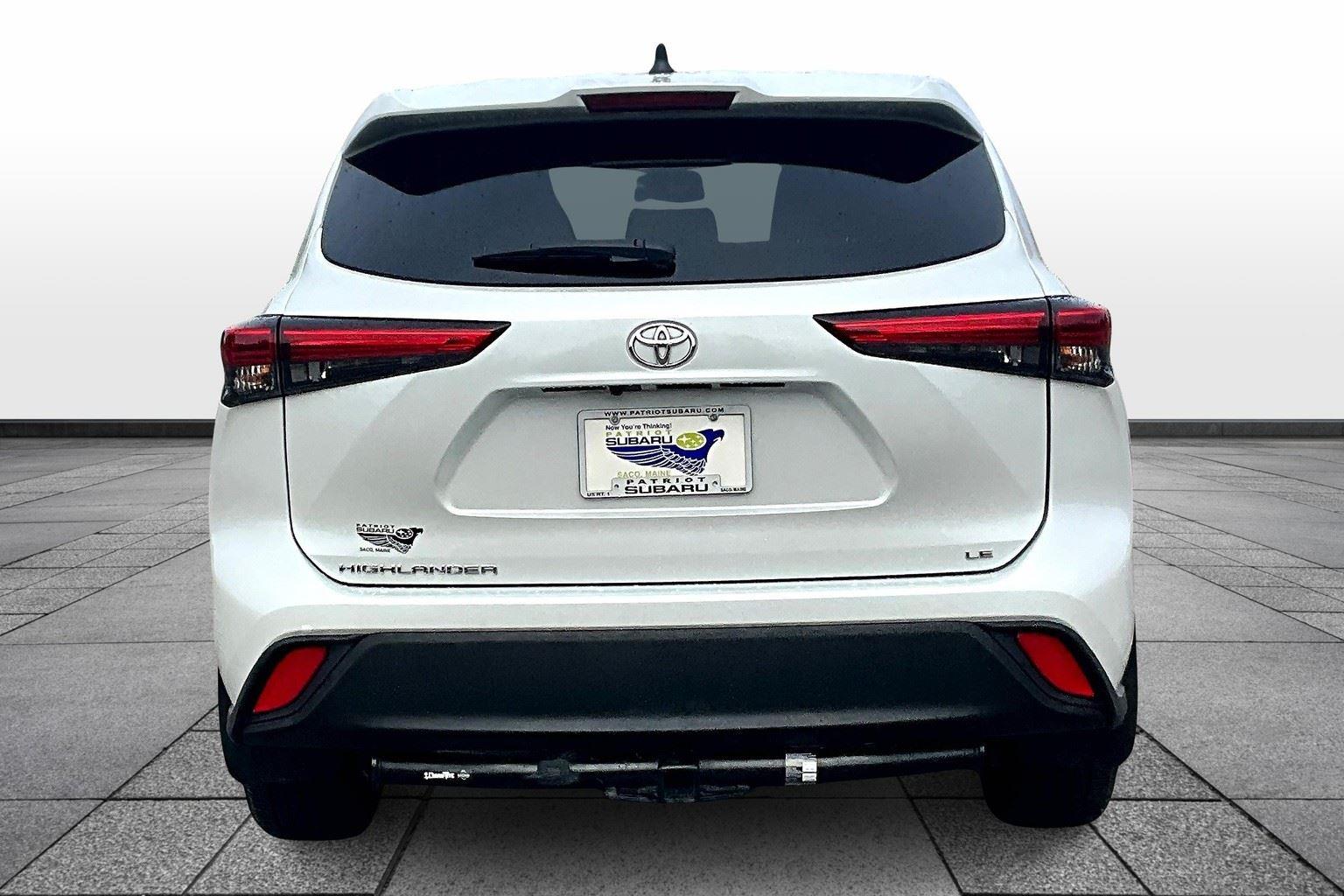 2022 Toyota Highlander LE photo 4