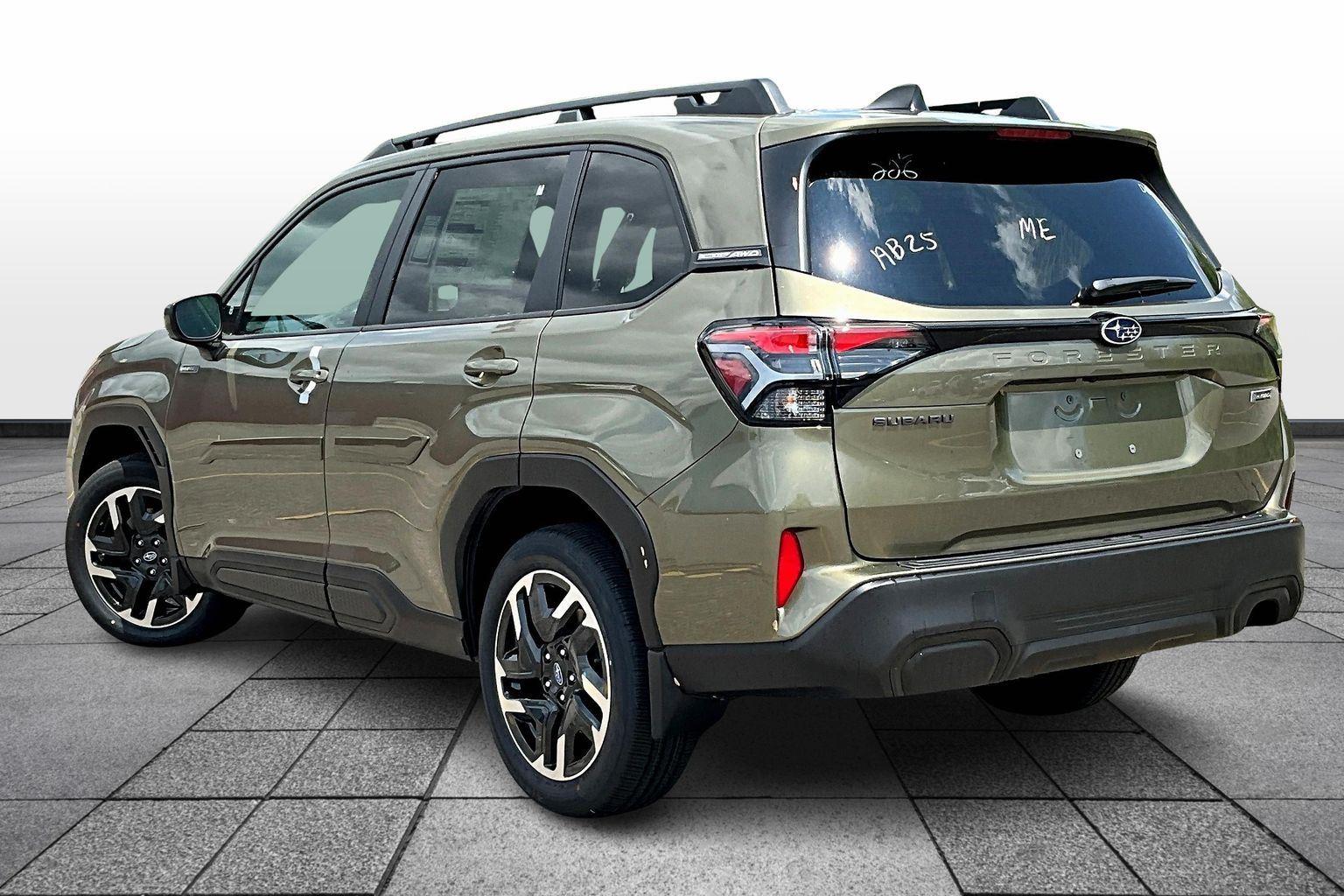 2025 Subaru Forester Premium photo 3