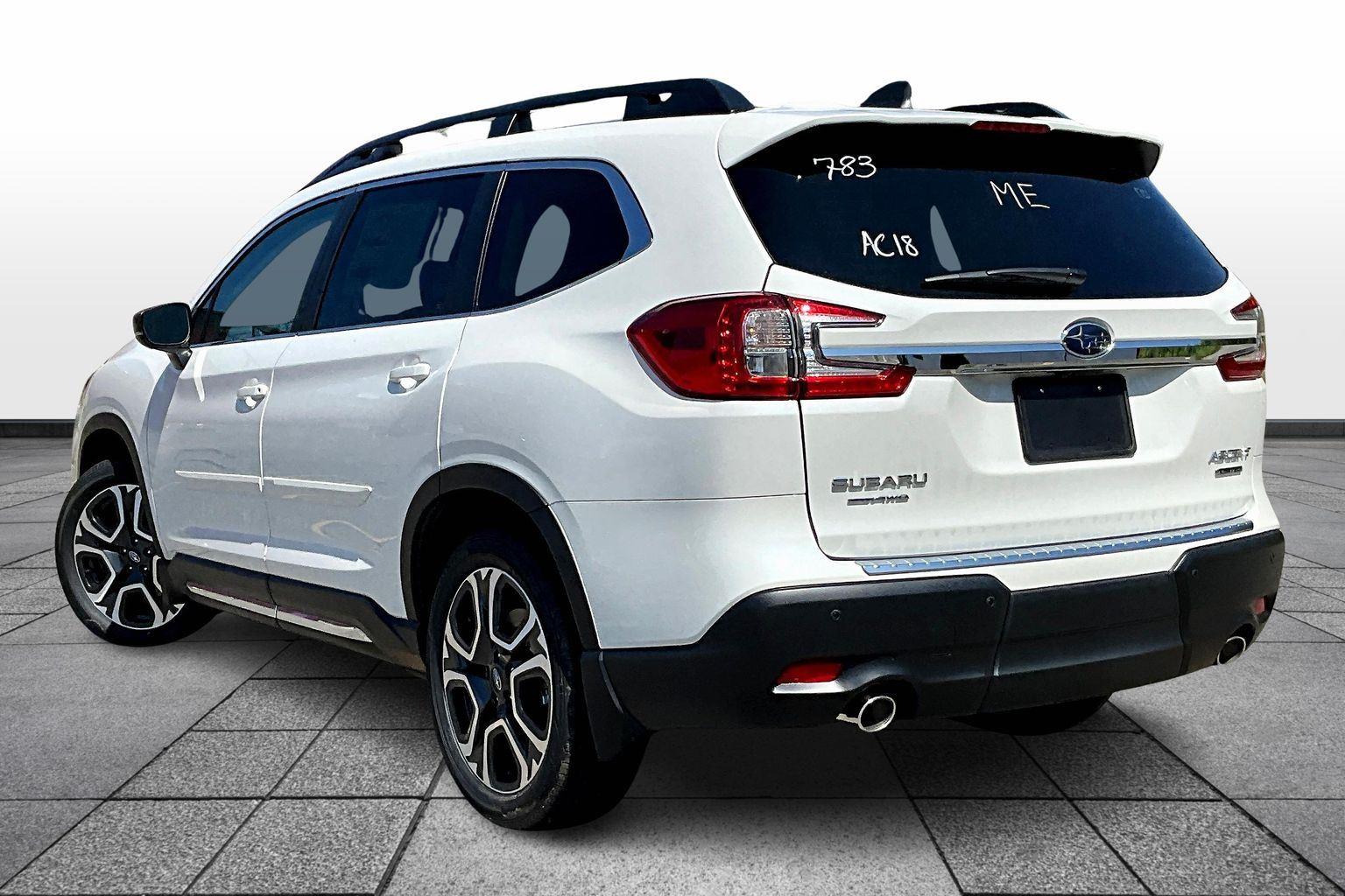 2025 Subaru Ascent Limited photo 3