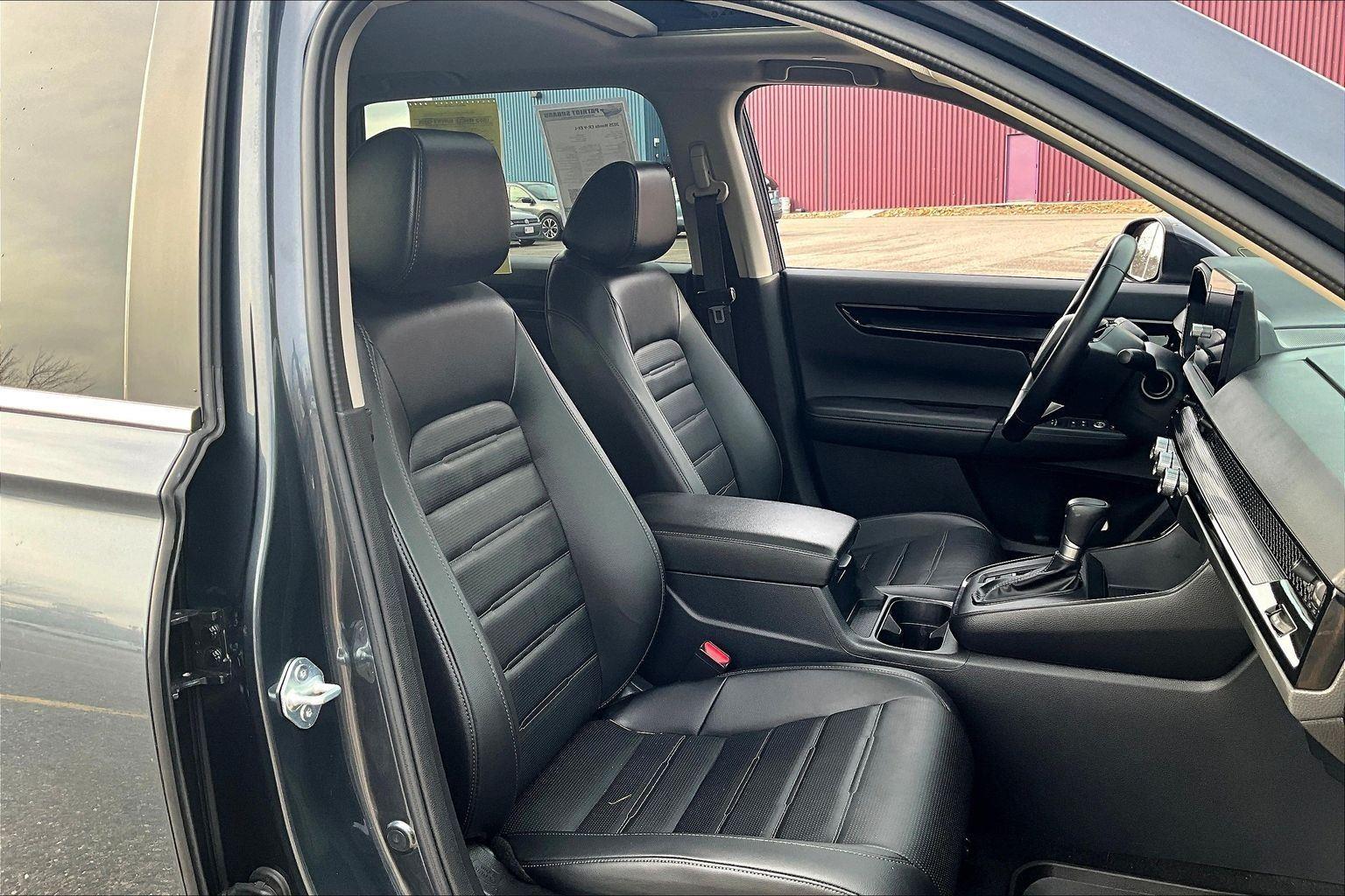 View vehicle photo 7