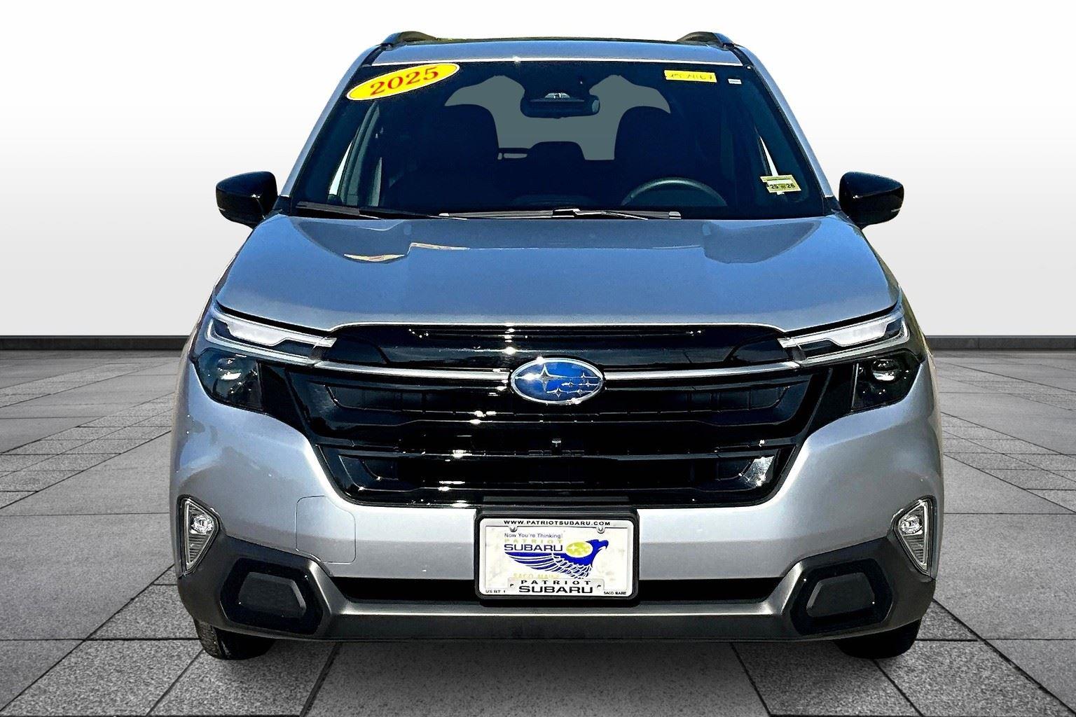 2025 Subaru Forester Touring photo 3