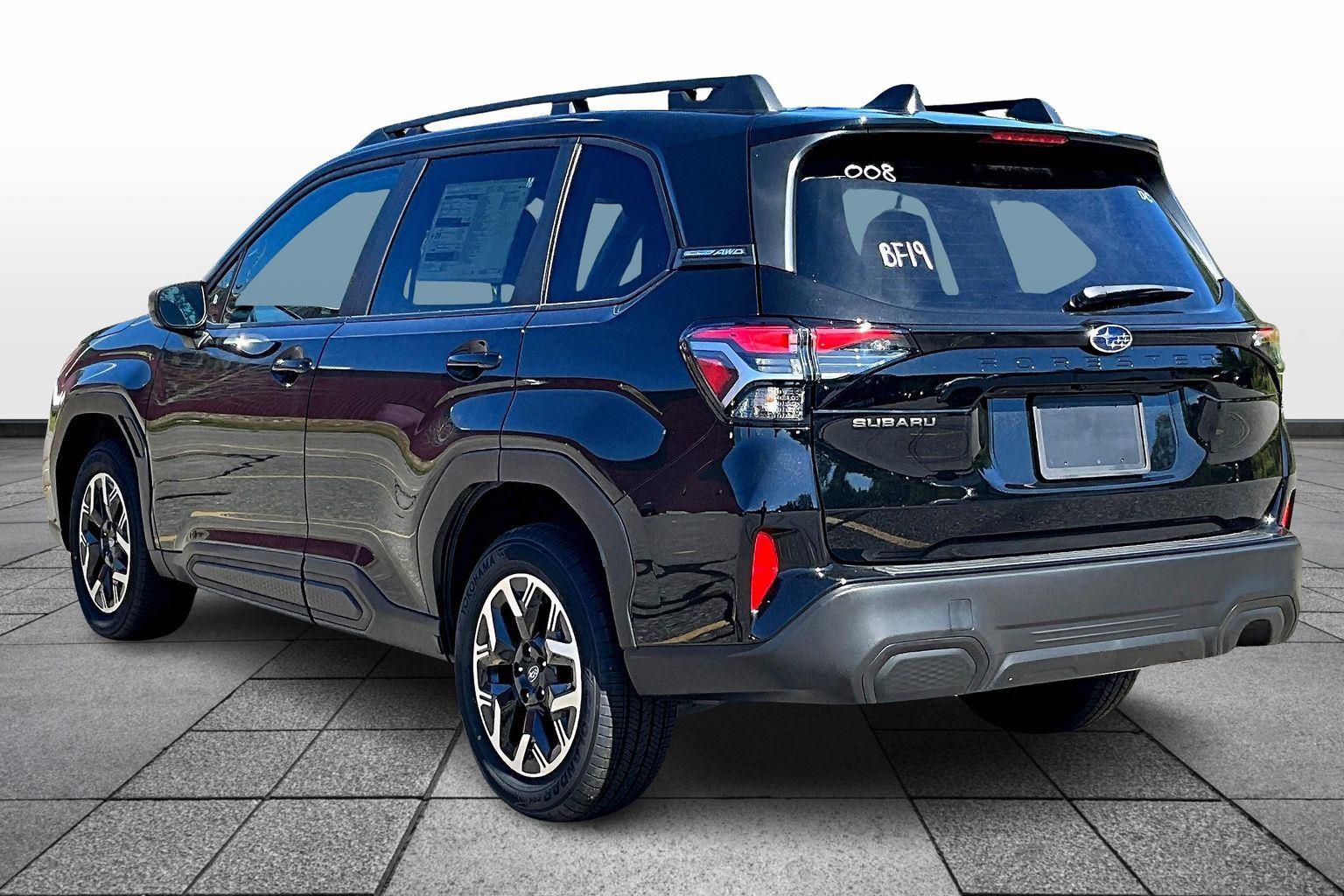 2025 Subaru Forester Premium photo 2