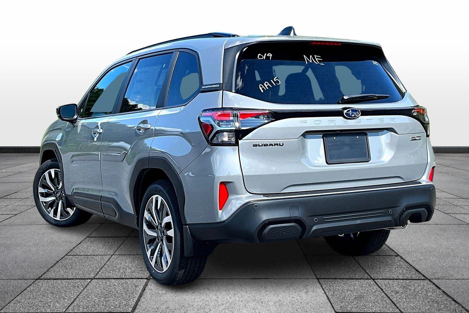 2025 Subaru Forester Touring photo 3