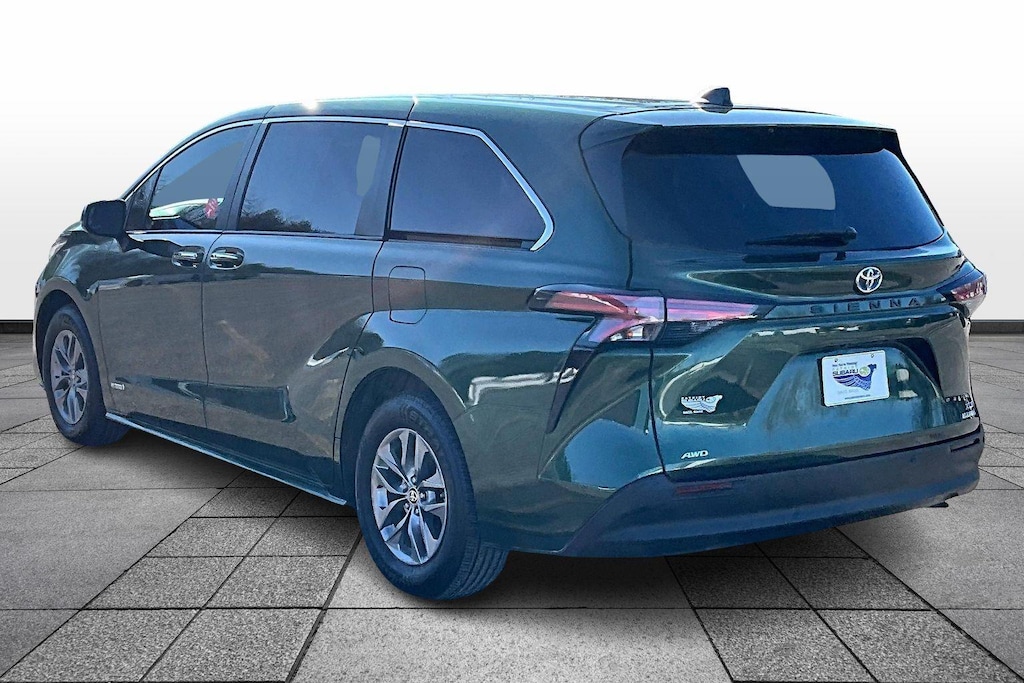 Used 2021 Toyota Sienna XLE Van