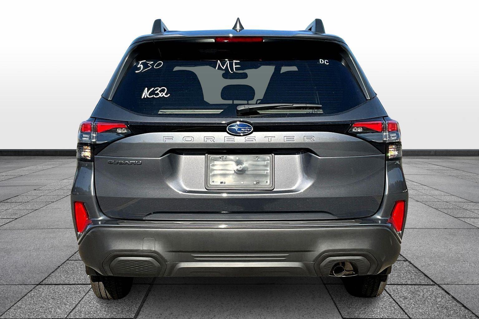 2025 Subaru Forester Premium photo 4