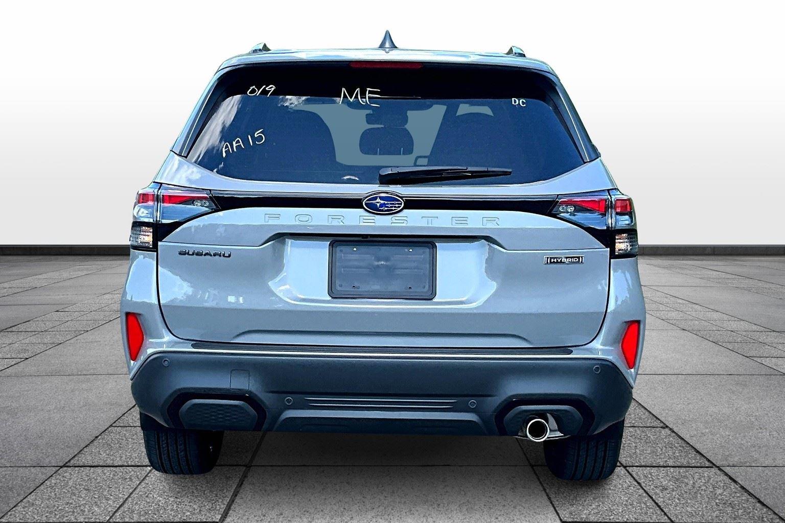 2025 Subaru Forester Touring photo 4