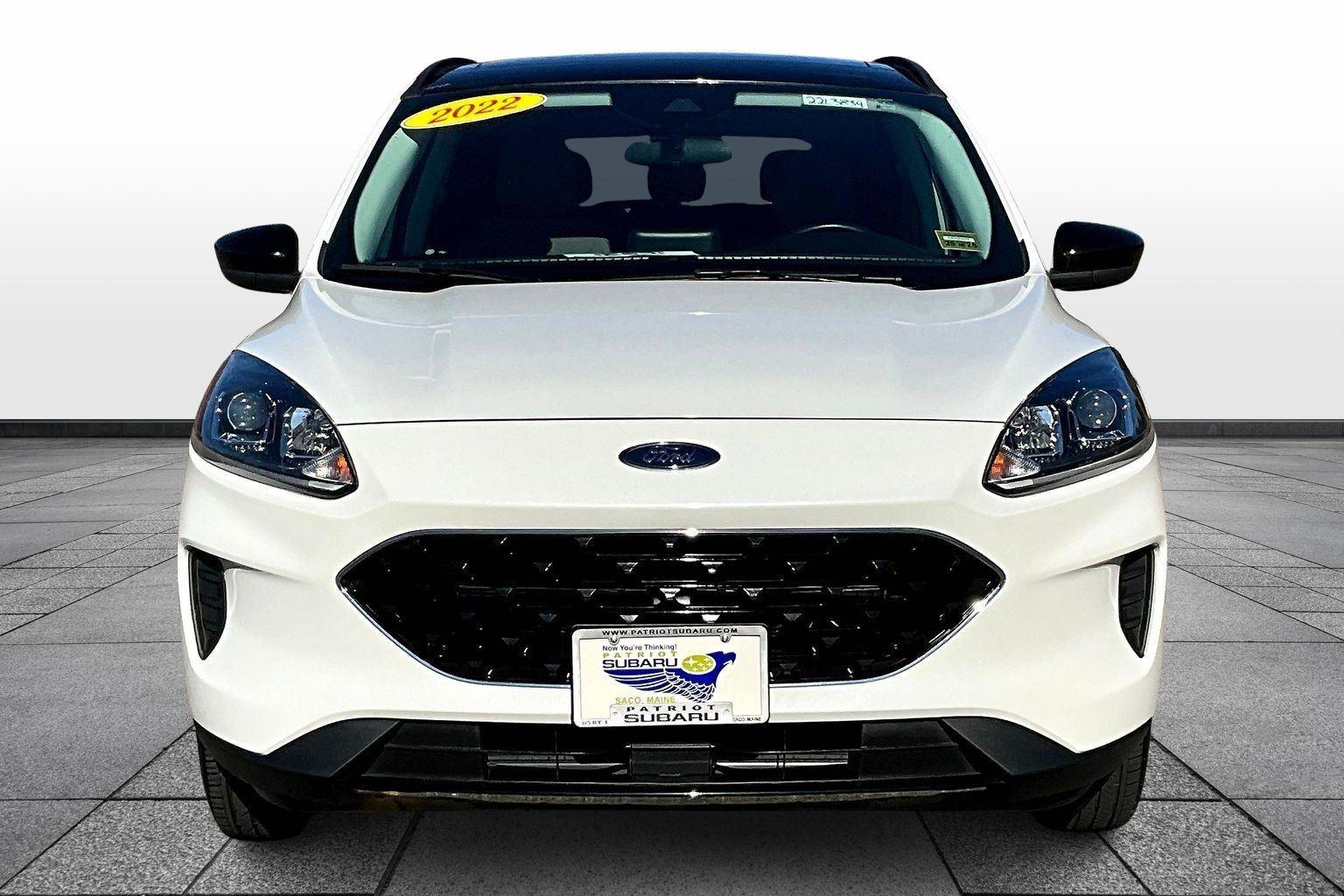 2022 Ford Escape SE photo 2