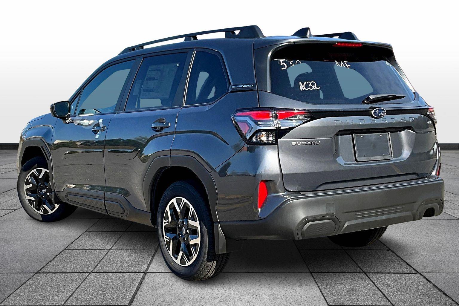 2025 Subaru Forester Premium photo 3