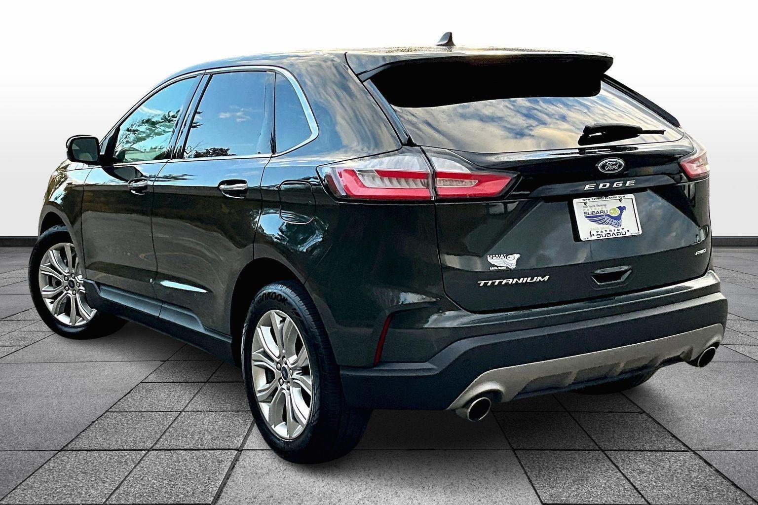 2024 Ford Edge Titanium photo 2