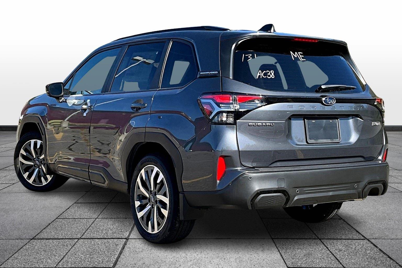 2025 Subaru Forester Touring photo 3