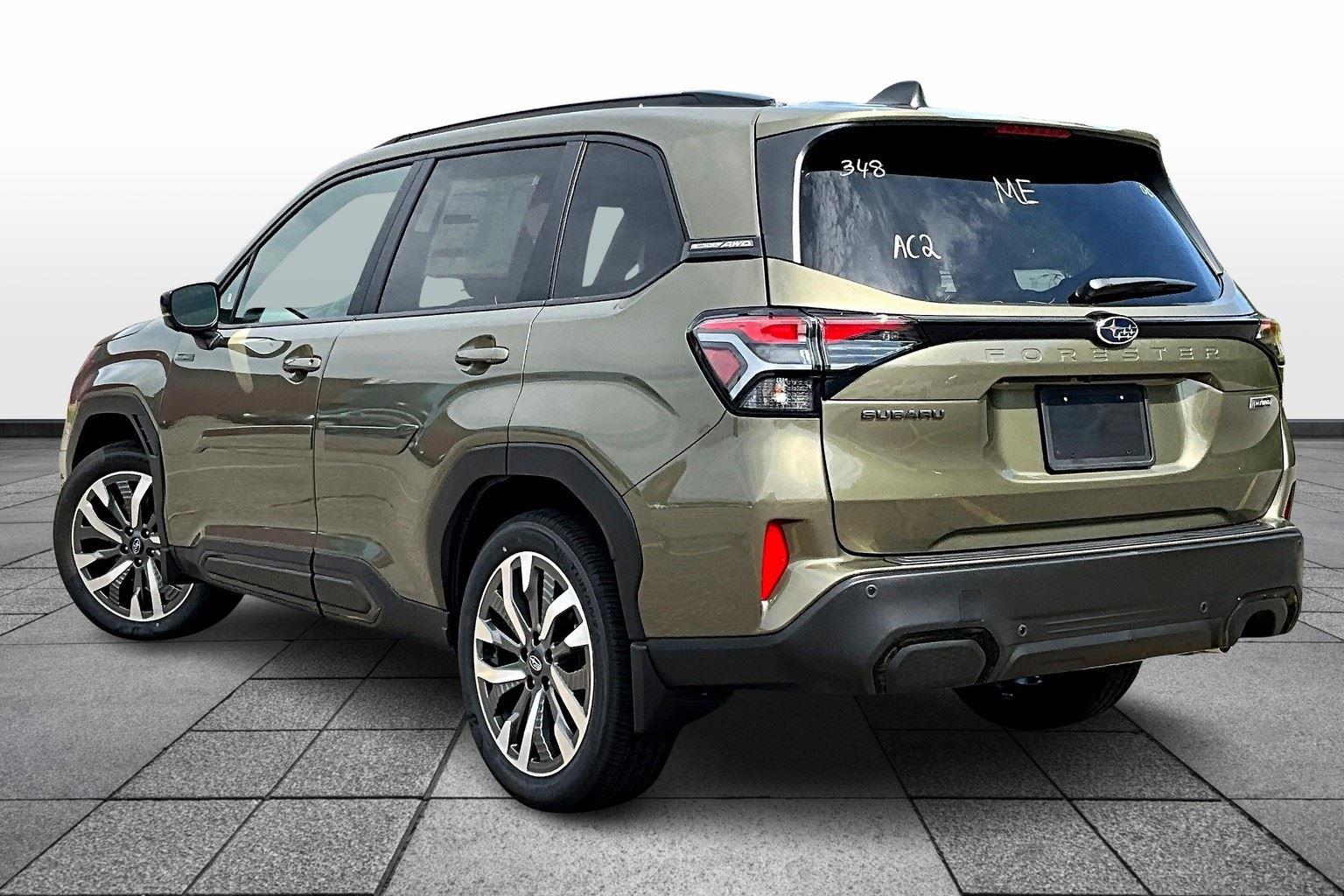 2025 Subaru Forester Touring photo 2