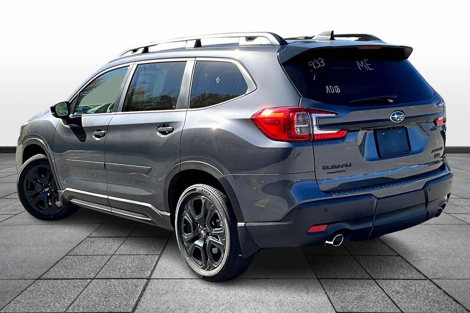 2025 Subaru Ascent Onyx Edition Touring photo 3