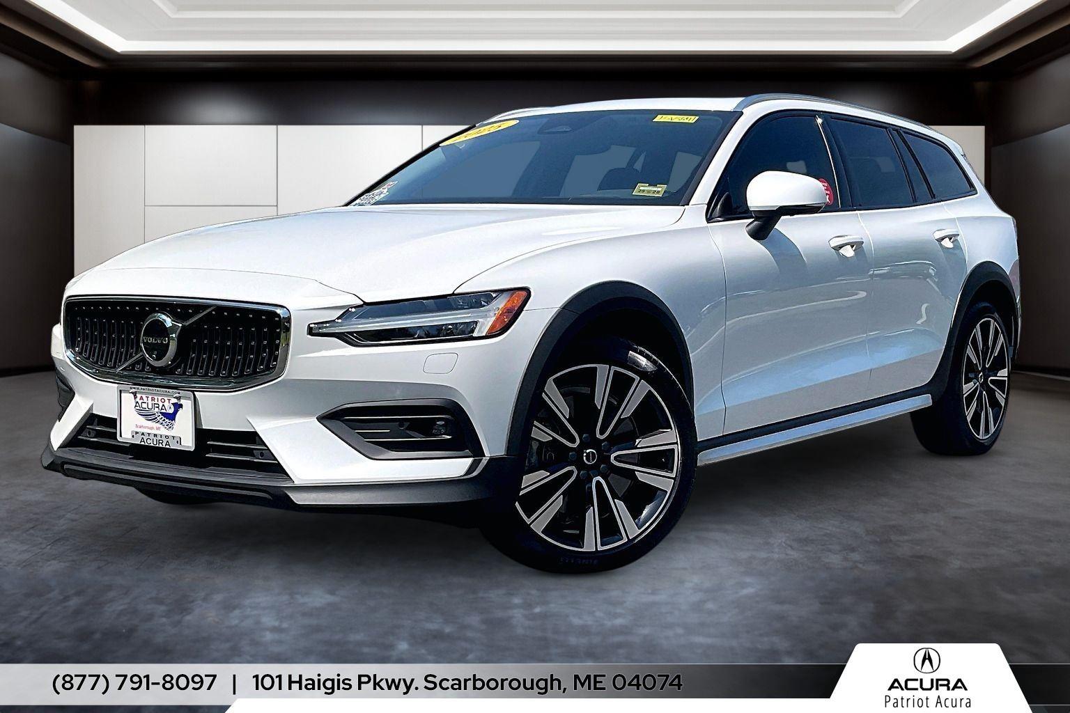 2025 Volvo V60 Cross Country B5 Ultra AWD's photo